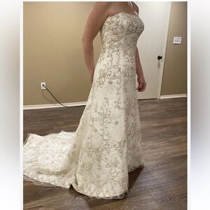 New David's Bridal White Ivory Embellished Embroidered Wedding Dress Gown Size 8